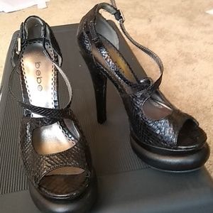 NEW Bebe sz 6 leather snakeskin platform heel